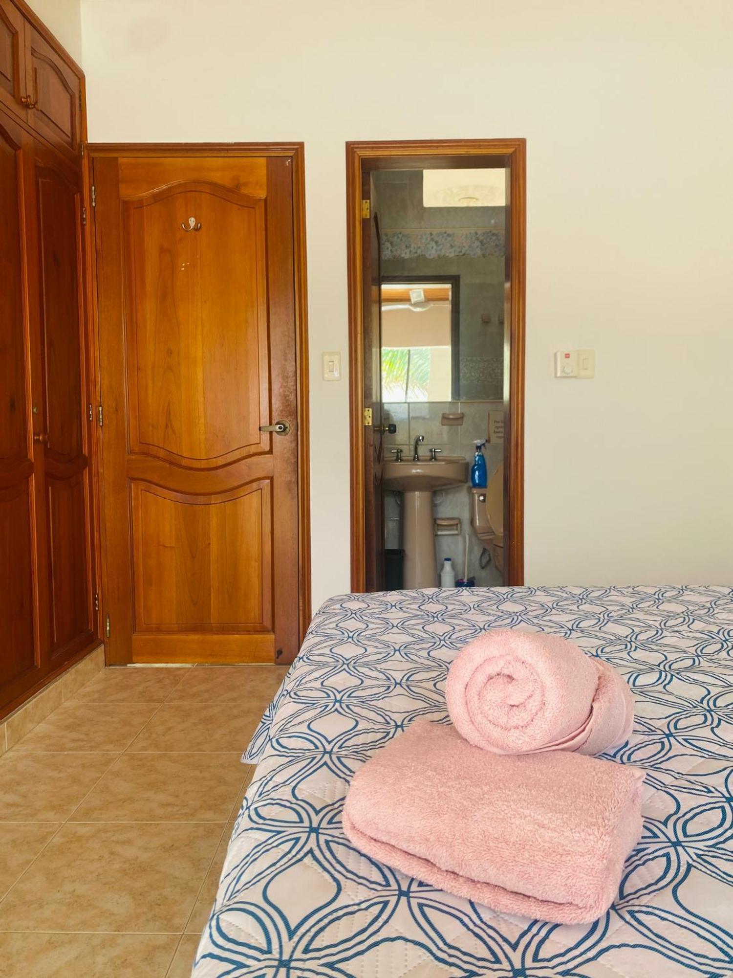 Hostel Cerca Al Centro Historico Cartagena Екстер'єр фото