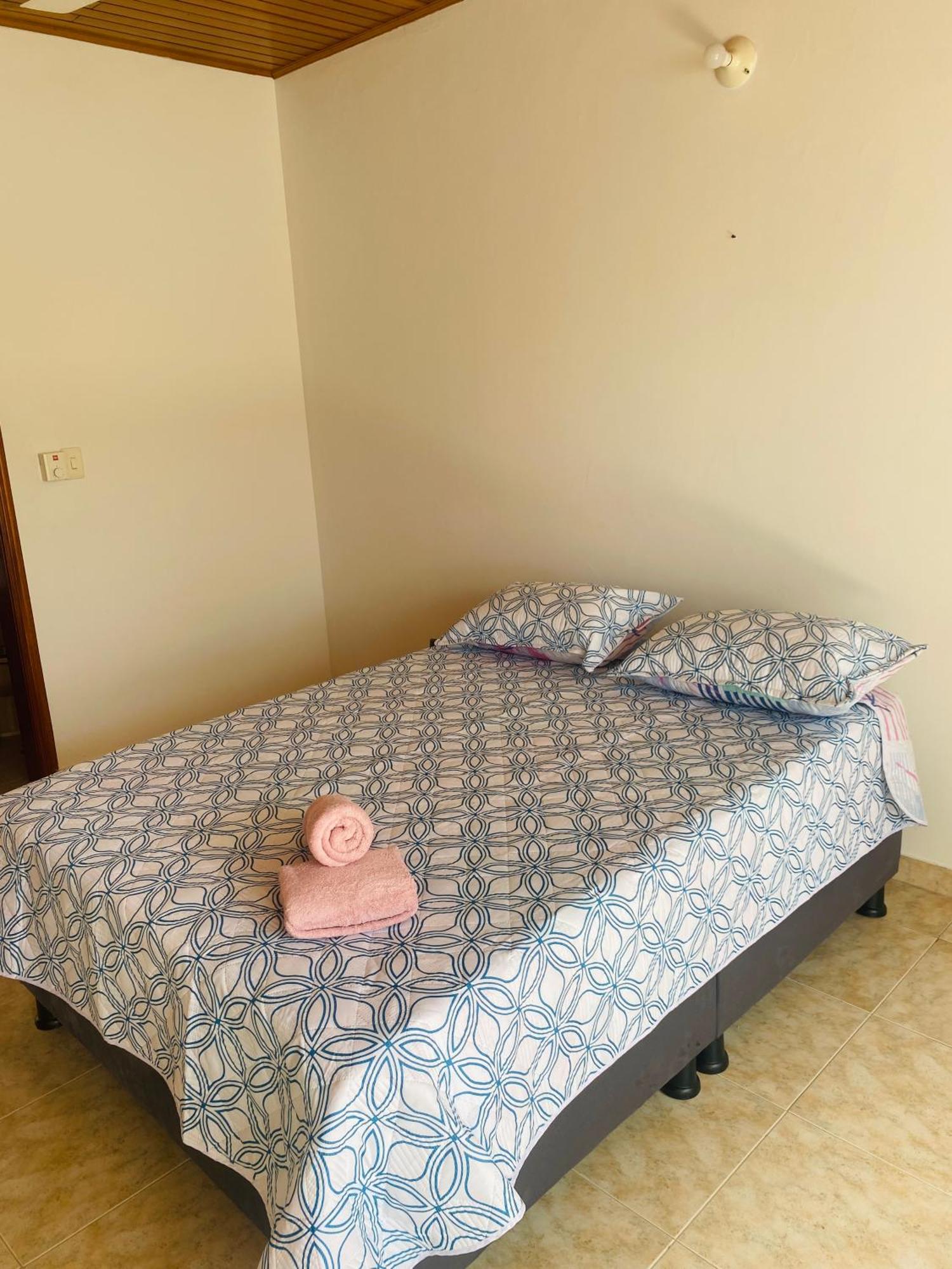 Hostel Cerca Al Centro Historico Cartagena Екстер'єр фото