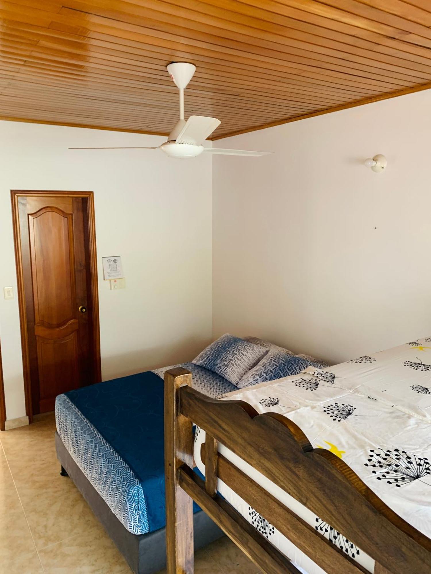 Hostel Cerca Al Centro Historico Cartagena Екстер'єр фото