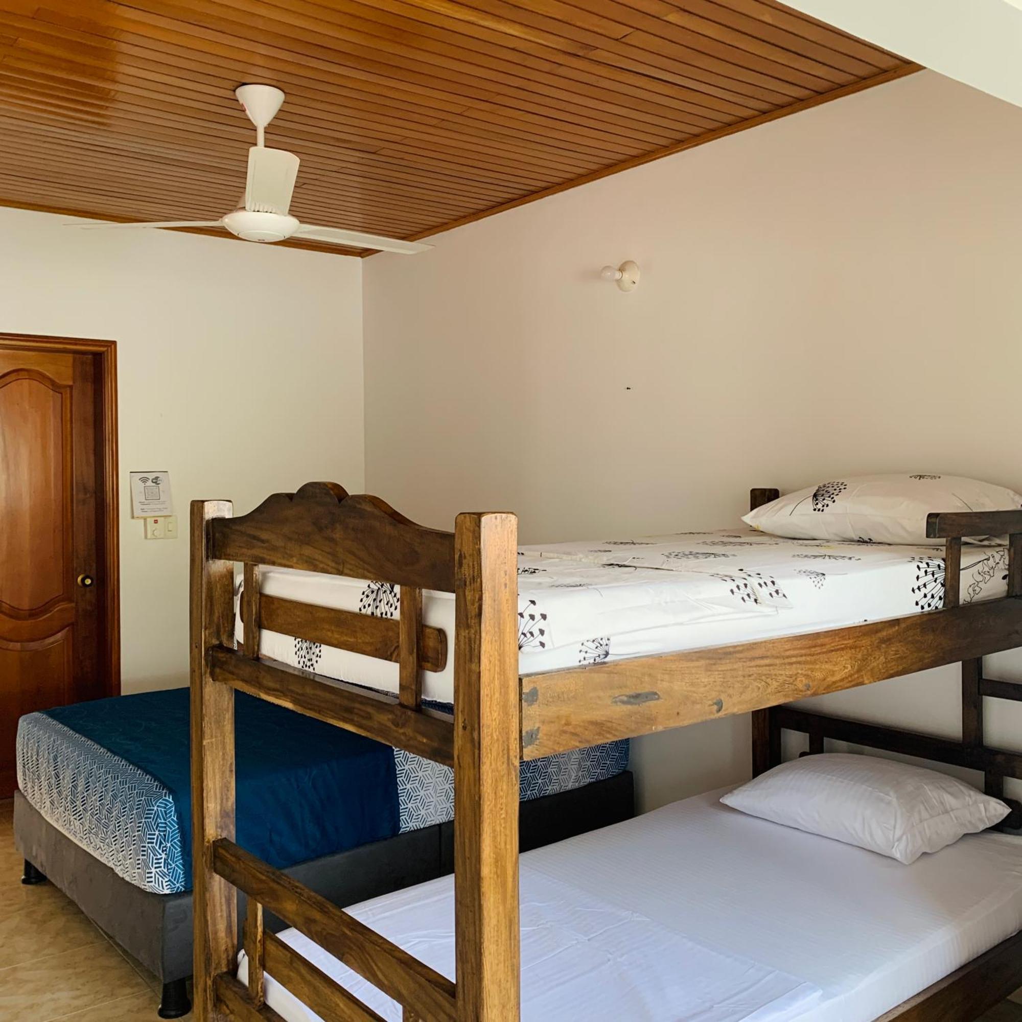 Hostel Cerca Al Centro Historico Cartagena Екстер'єр фото