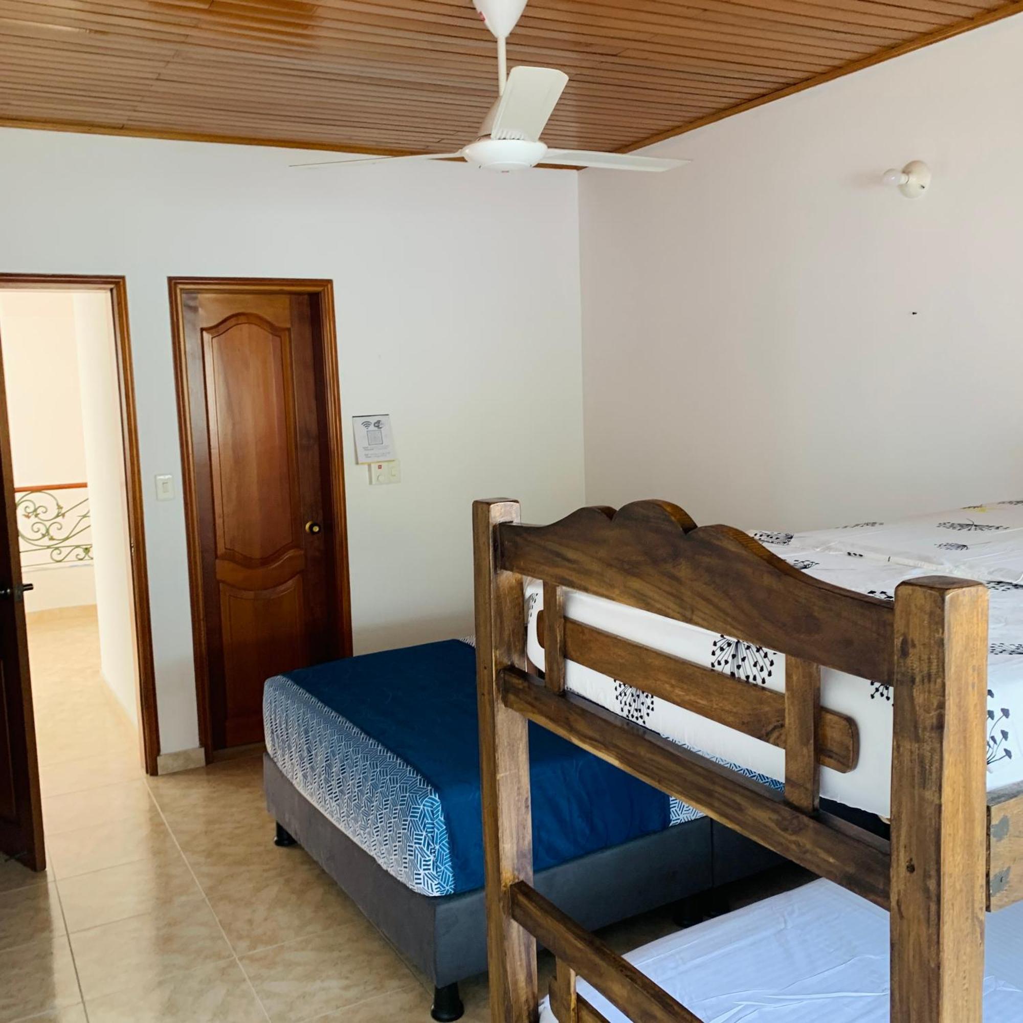Hostel Cerca Al Centro Historico Cartagena Екстер'єр фото