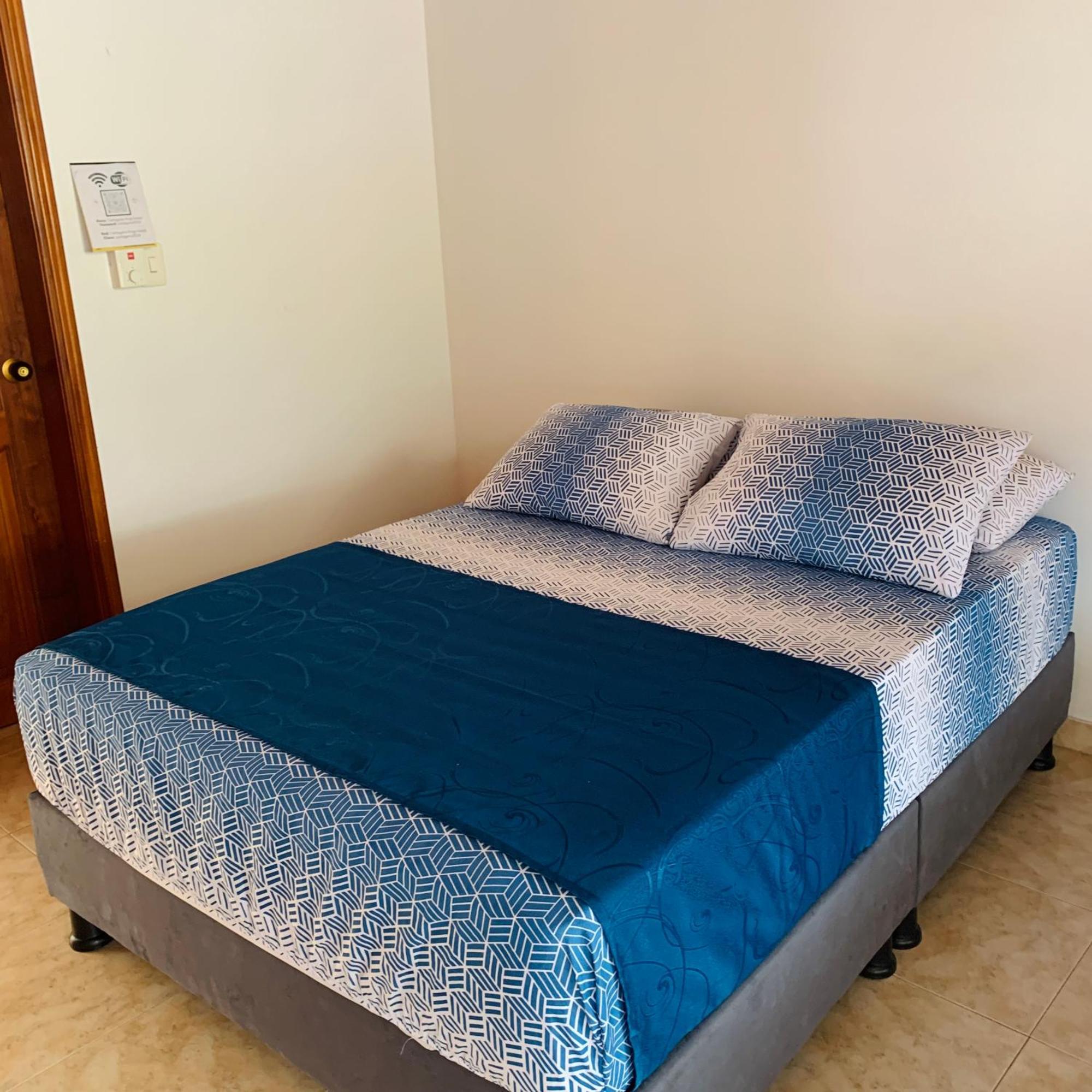 Hostel Cerca Al Centro Historico Cartagena Екстер'єр фото