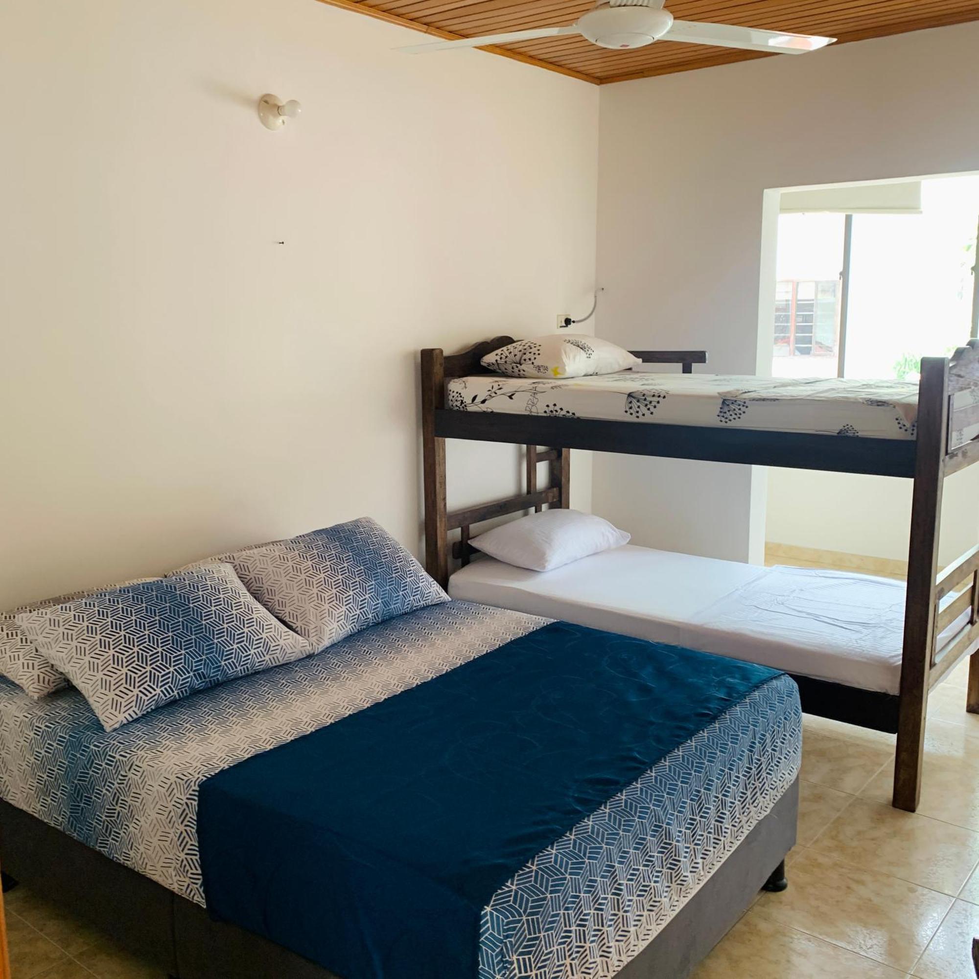 Hostel Cerca Al Centro Historico Cartagena Екстер'єр фото