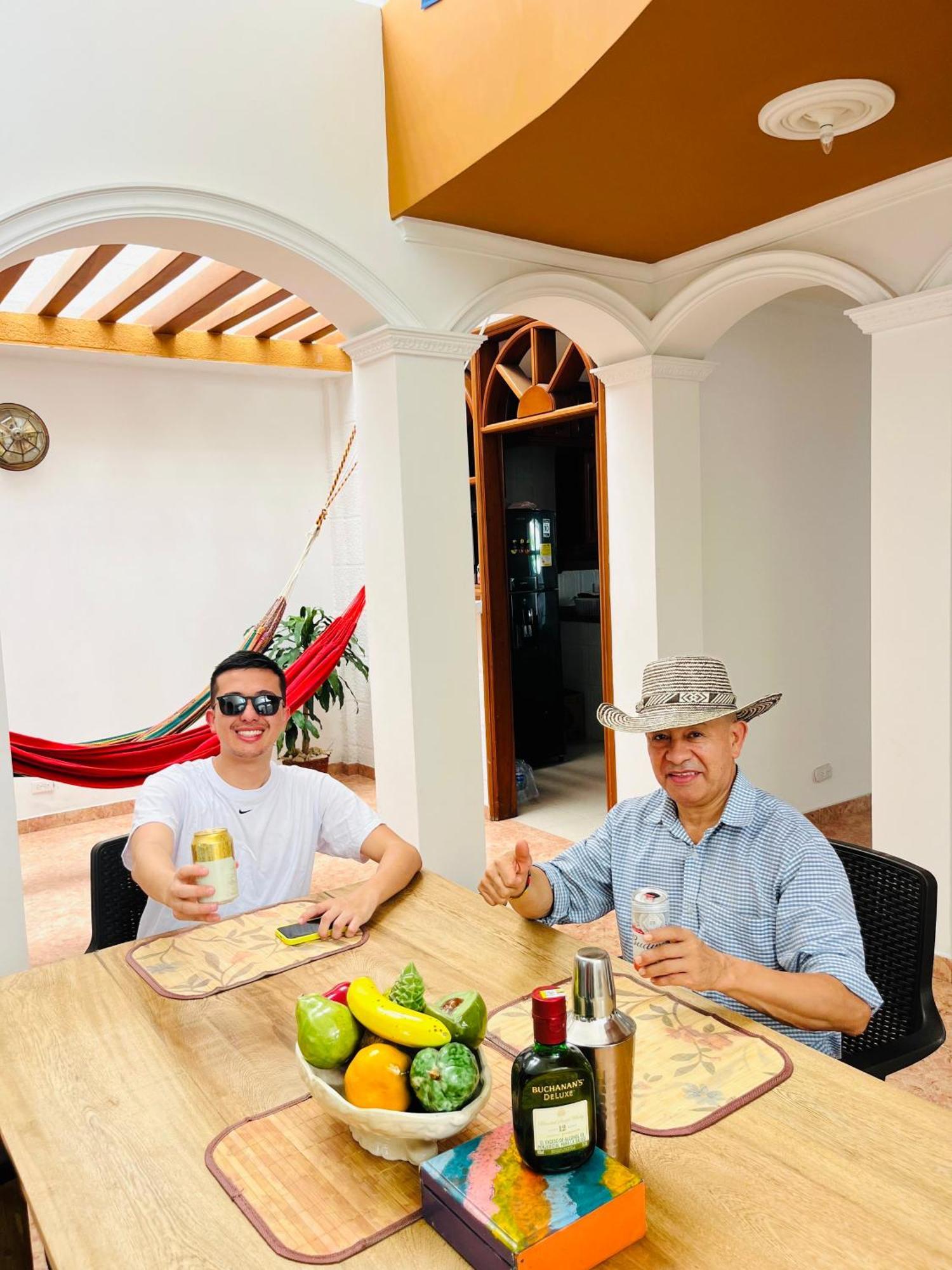 Hostel Cerca Al Centro Historico Cartagena Екстер'єр фото
